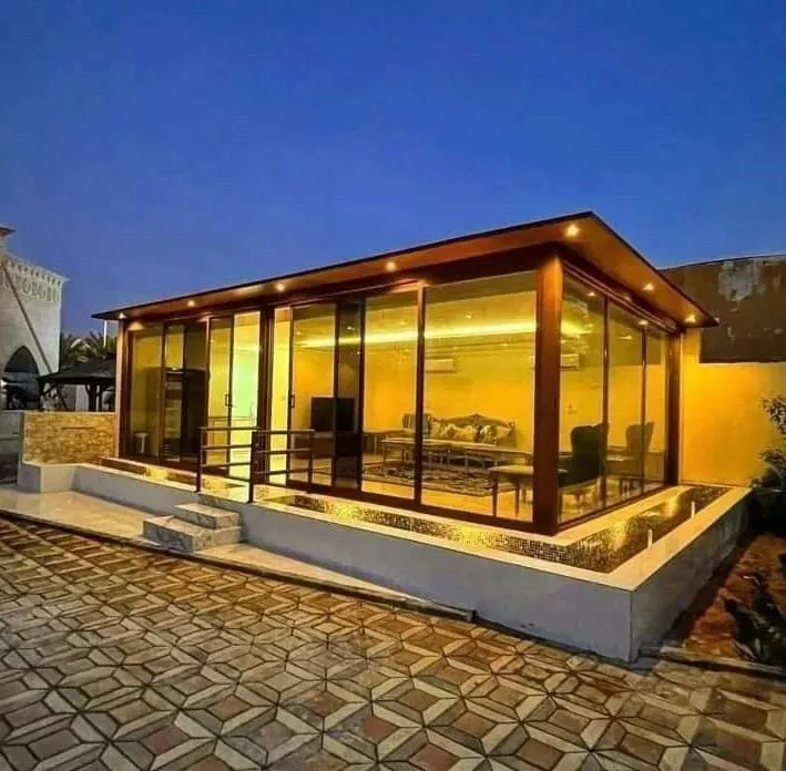 صورة من نحن؟
