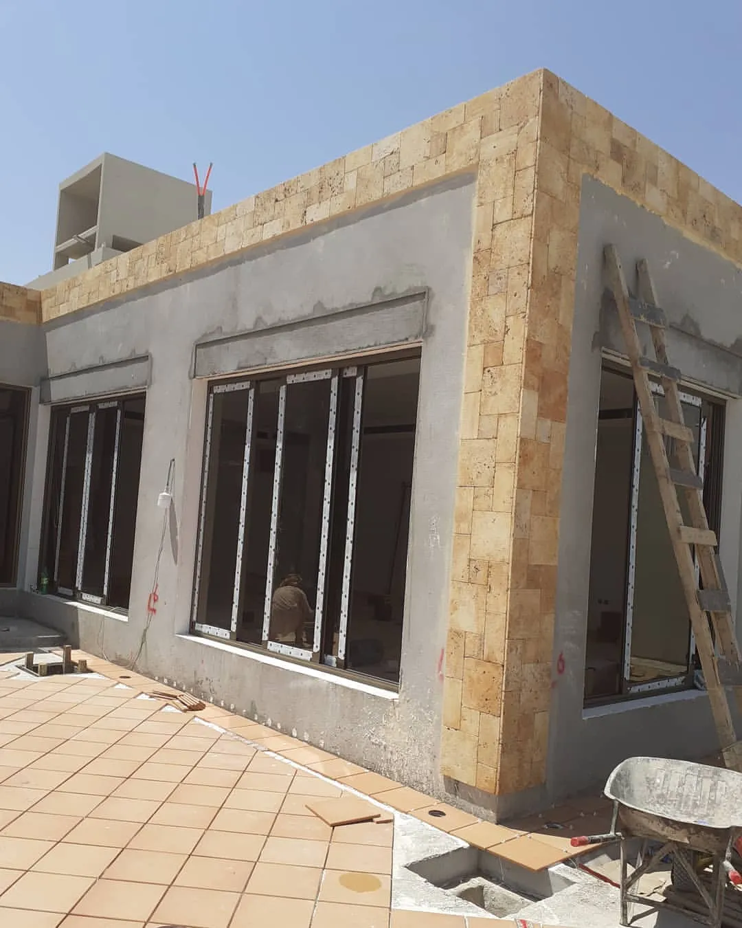 بناء ملاحق الشرقية