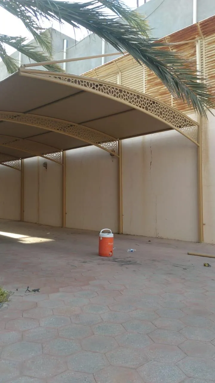 تركيب مظلات في حي الضحيه بالمنطقة الشرقية