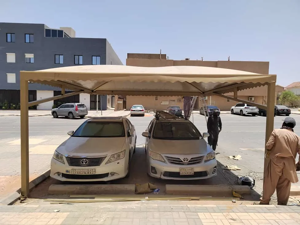 تركيب مظلات في حي الضحيه بالمنطقة الشرقية