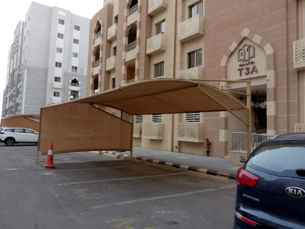 تركيب مظلات في حي الضحيه بالمنطقة الشرقية