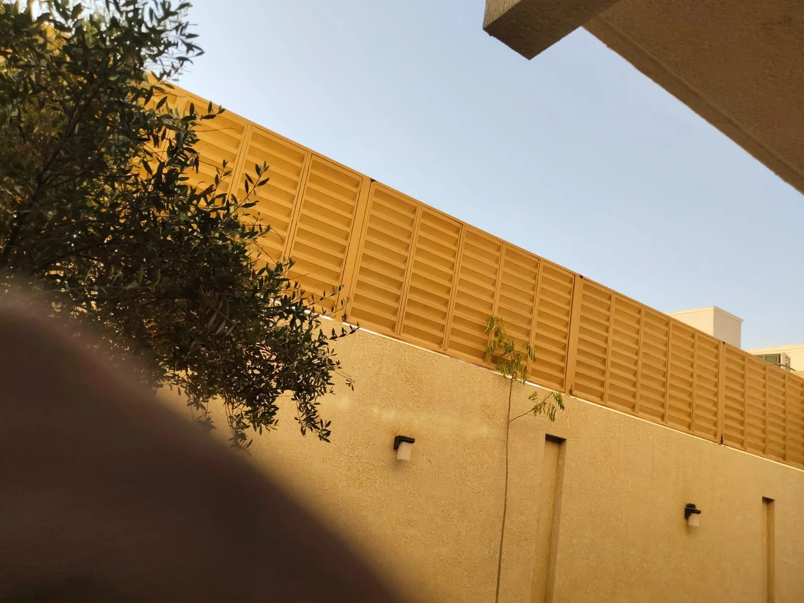 تركيب مظلات وسواتر في الفرسان 