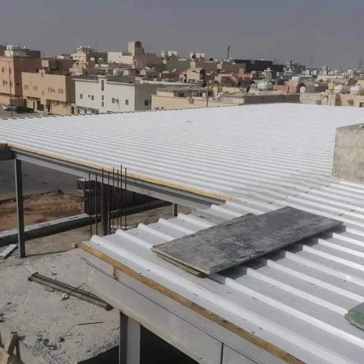 مقاول متخصص وموثوق في بناء ملاحق ساندوتش بانل بالقطيف