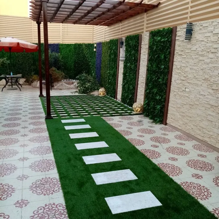 تركيب مظلات استرحات مع العشب الصناعي في بالدمام 