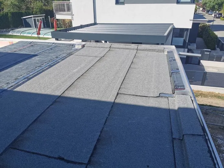 عوازل أسطح القطيف | حلول متكاملة للعزل الحراري والمائي