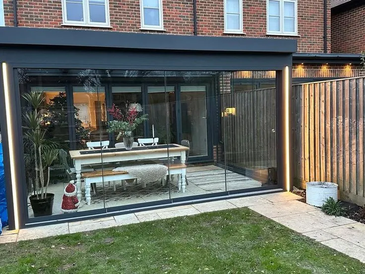 بناء وتصميم ملاحق زجاجية في القطيف | تصاميم عصرية وفاخرة