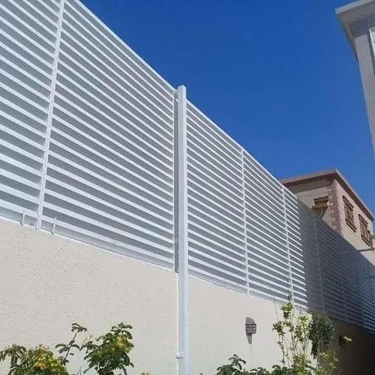 تركيب احدث اشكال السواتر في المنطقة الشرقية لعام 2026