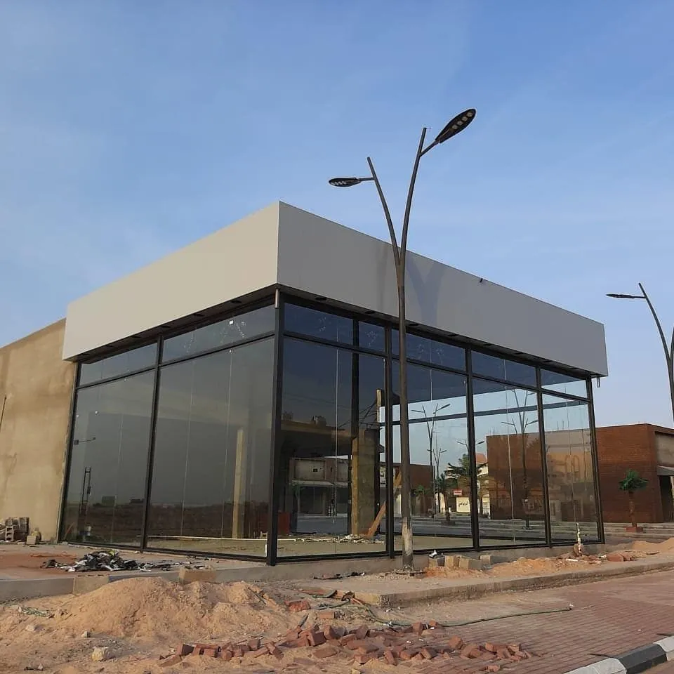 مقاول بناء ملاحق خارجية في القطيف | ملاحق ساندوتش بانل وزجاج