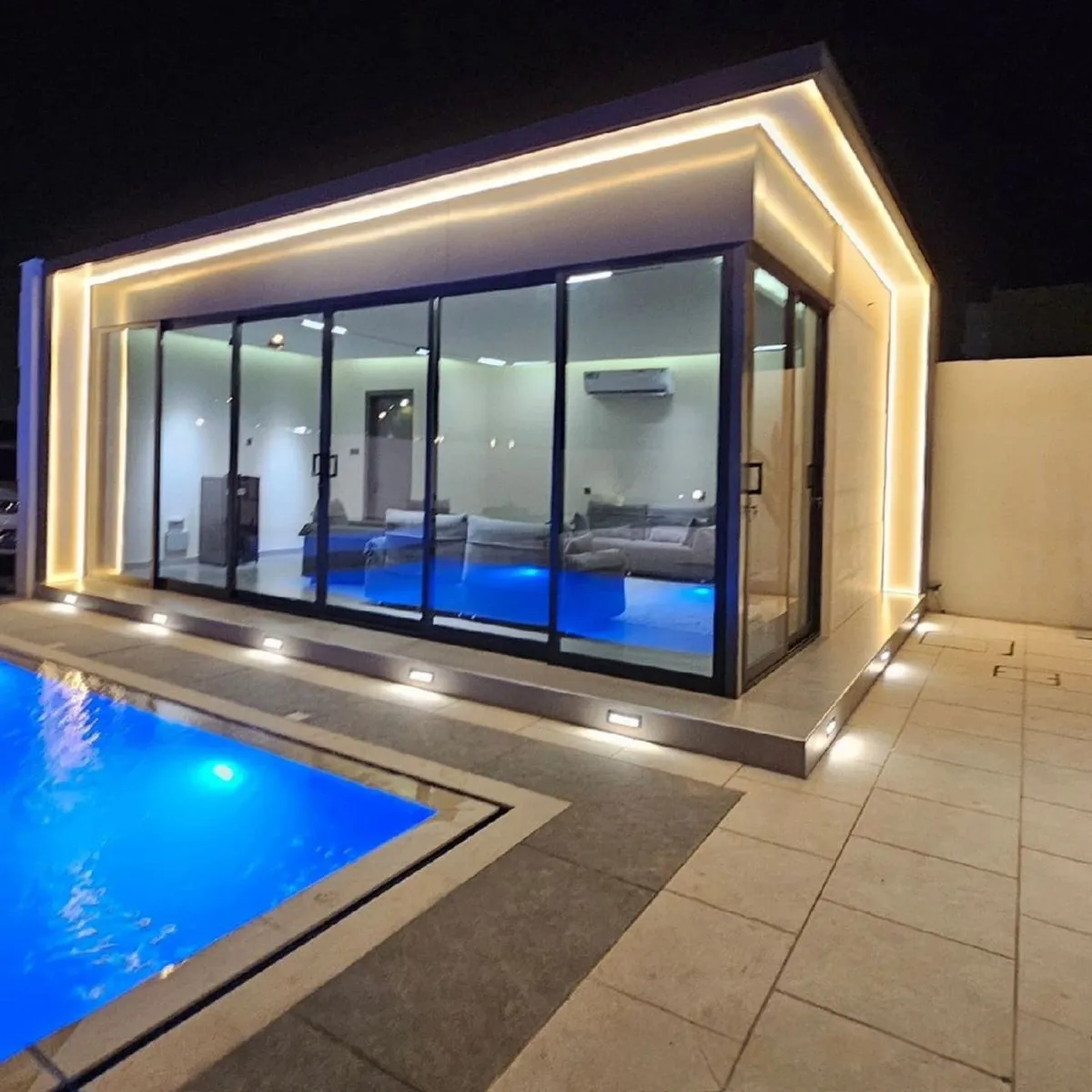 مقاول بناء ملاحق خارجية في القطيف | ملاحق ساندوتش بانل وزجاج