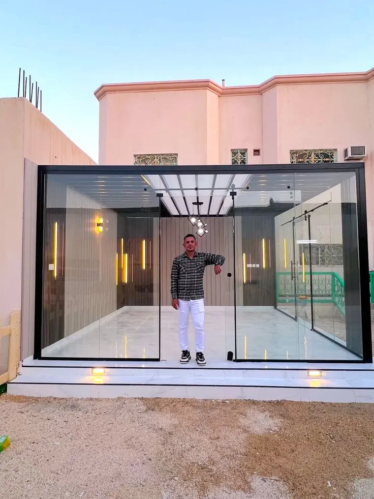 مقاول بناء ملاحق خارجية في القطيف | ملاحق ساندوتش بانل وزجاج