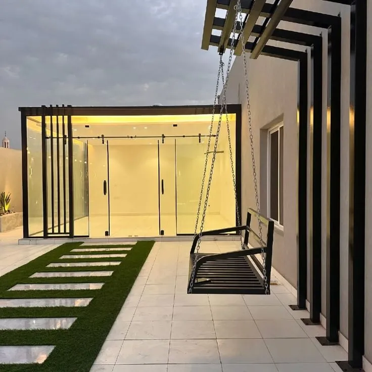 مقاول بناء ملاحق خارجية في القطيف | ملاحق ساندوتش بانل وزجاج