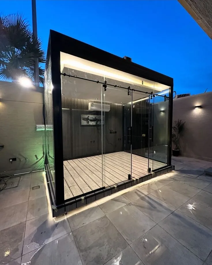 مقاول بناء ملاحق خارجية في القطيف | ملاحق ساندوتش بانل وزجاج