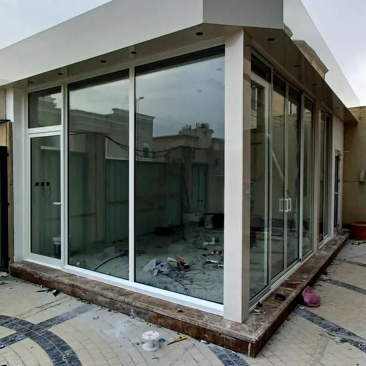 مقاول بناء ملاحق خارجية في القطيف | ملاحق ساندوتش بانل وزجاج