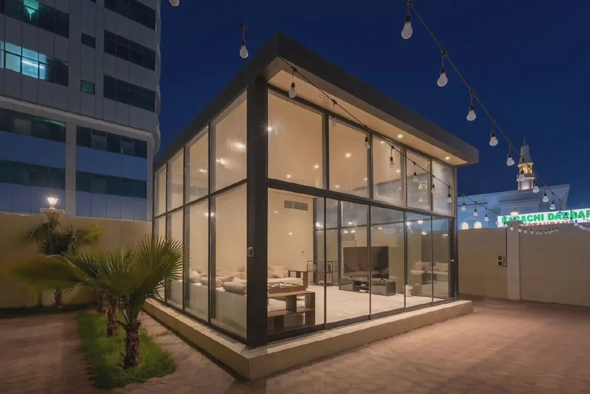 مقاول بناء ملاحق خارجية في القطيف | ملاحق ساندوتش بانل وزجاج