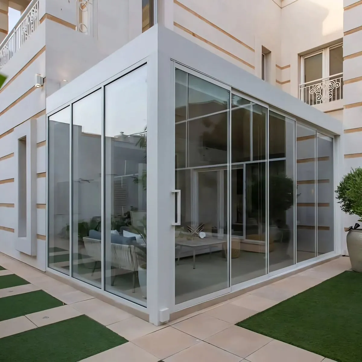 مقاول بناء ملاحق خارجية في القطيف | ملاحق ساندوتش بانل وزجاج